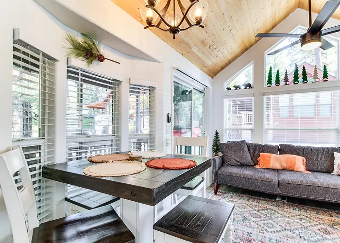 Pet-friendly Show W/ Trail Access! Holiday home